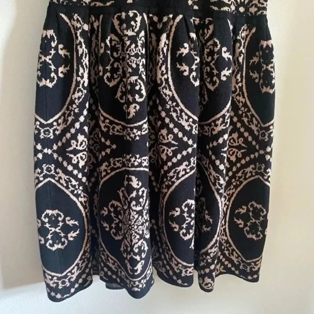 Romeo + Juliet Couture Sweater Dress - Picture 7 of 11